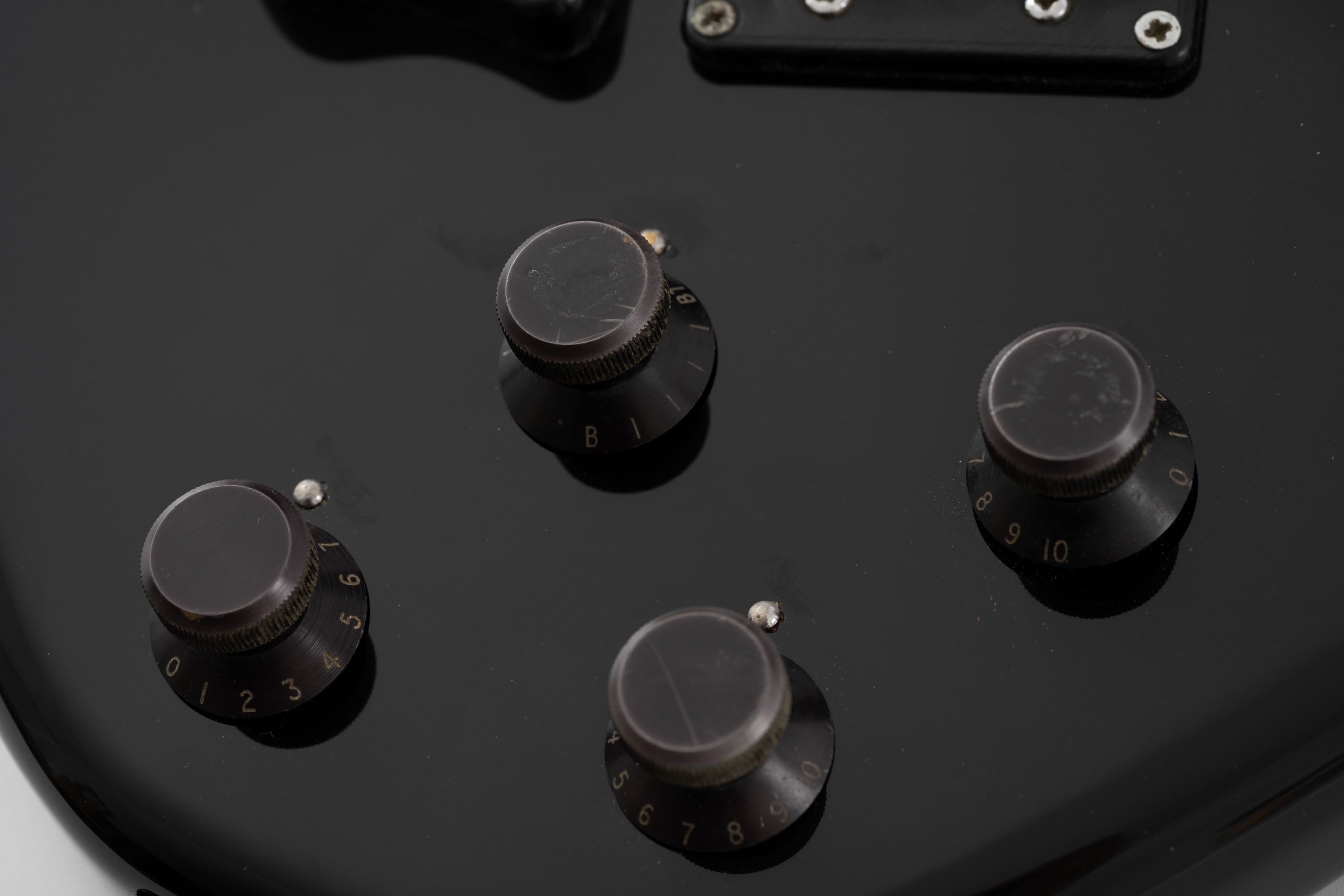 Steven-Severin-Wal-Mk1-Bass-Siouxsie-and-the-Banshees-019