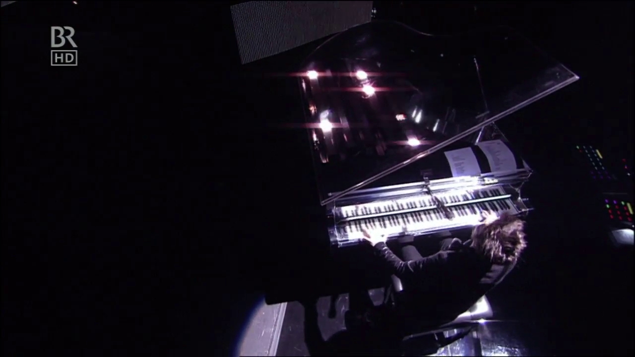 Muse-Matt-Bellamy-Kawai-MP8-2-Keyboard-06