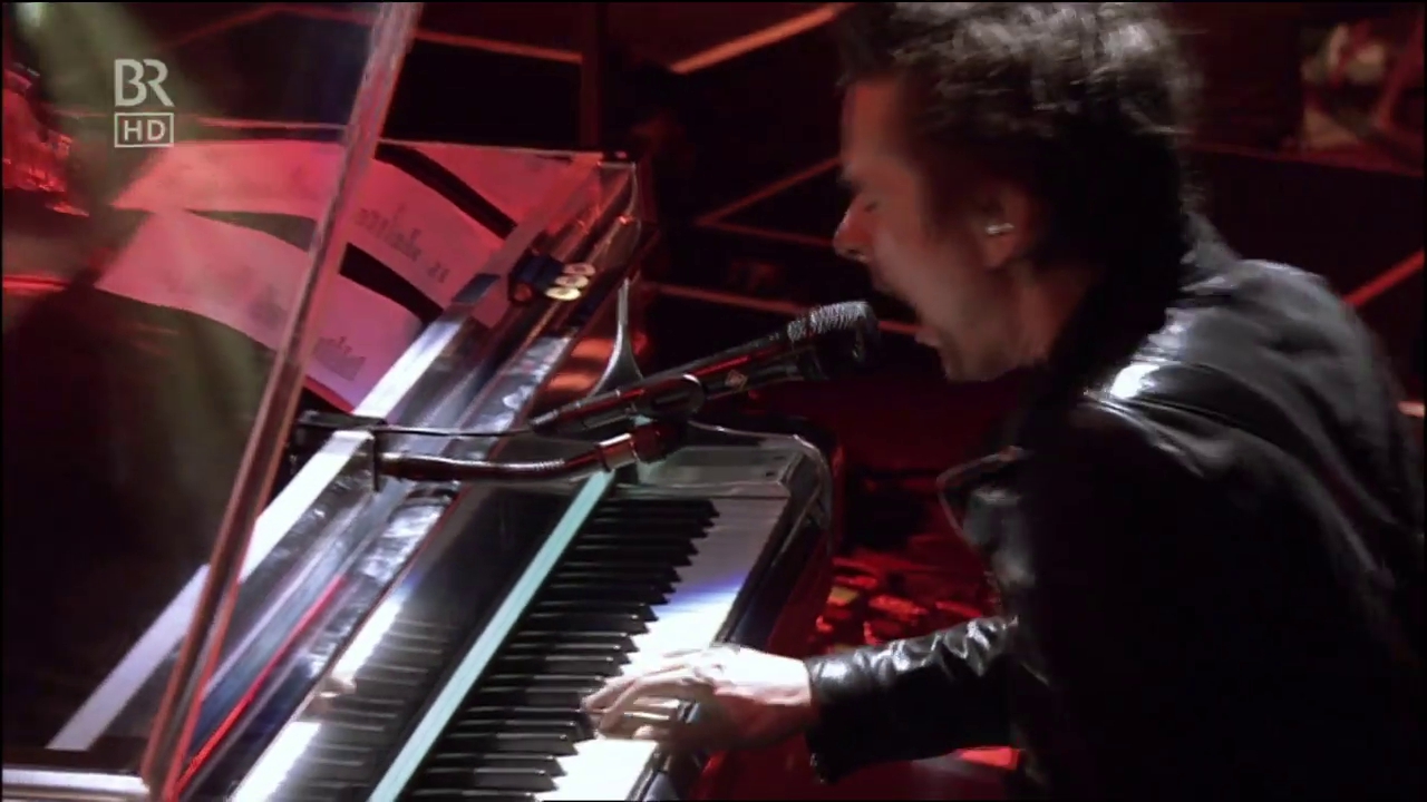 Muse-Matt-Bellamy-Kawai-MP8-2-Keyboard-11