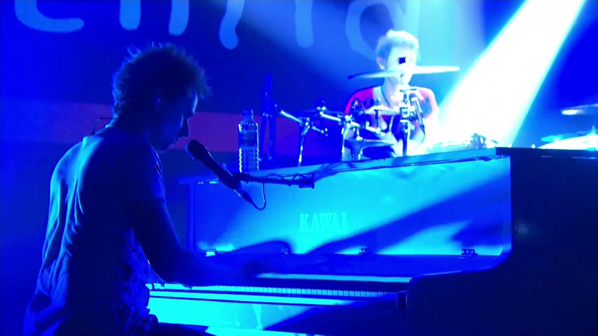 Muse-Matt-Bellamy-Kawai-MP8-2-Keyboard-14