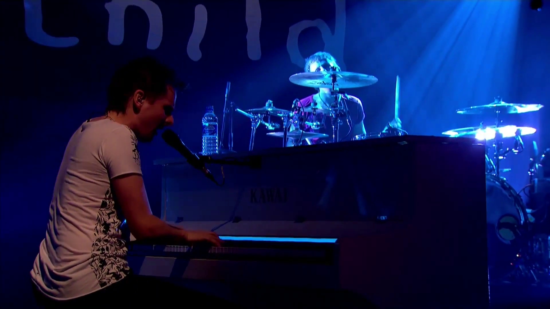 Muse-Matt-Bellamy-Kawai-MP8-2-Keyboard-17