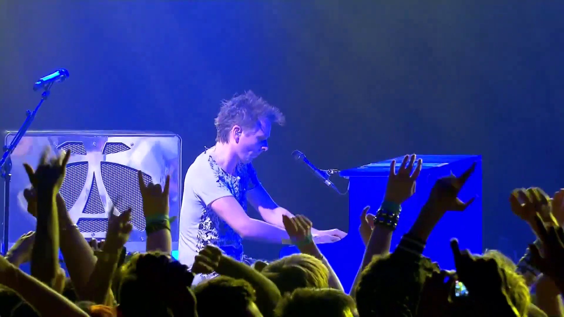 Muse-Matt-Bellamy-Kawai-MP8-2-Keyboard-23