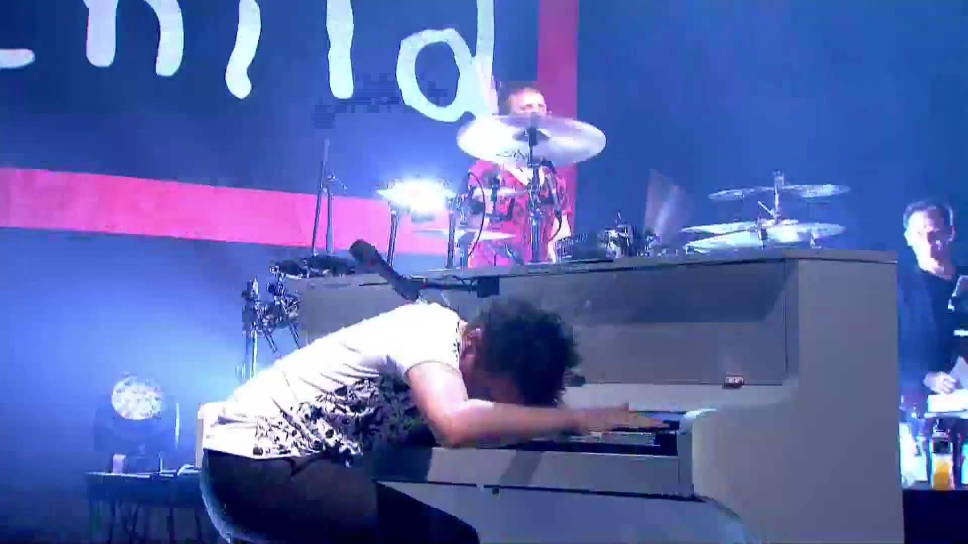 Muse-Matt-Bellamy-Kawai-MP8-2-Keyboard-26