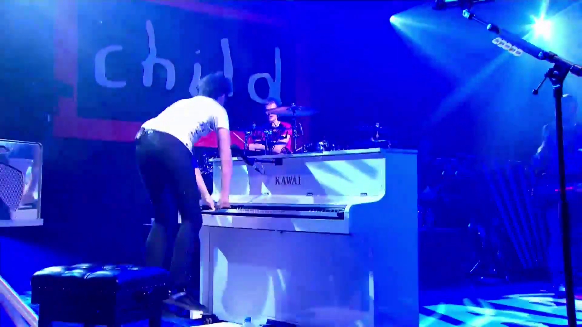 Muse-Matt-Bellamy-Kawai-MP8-2-Keyboard-31