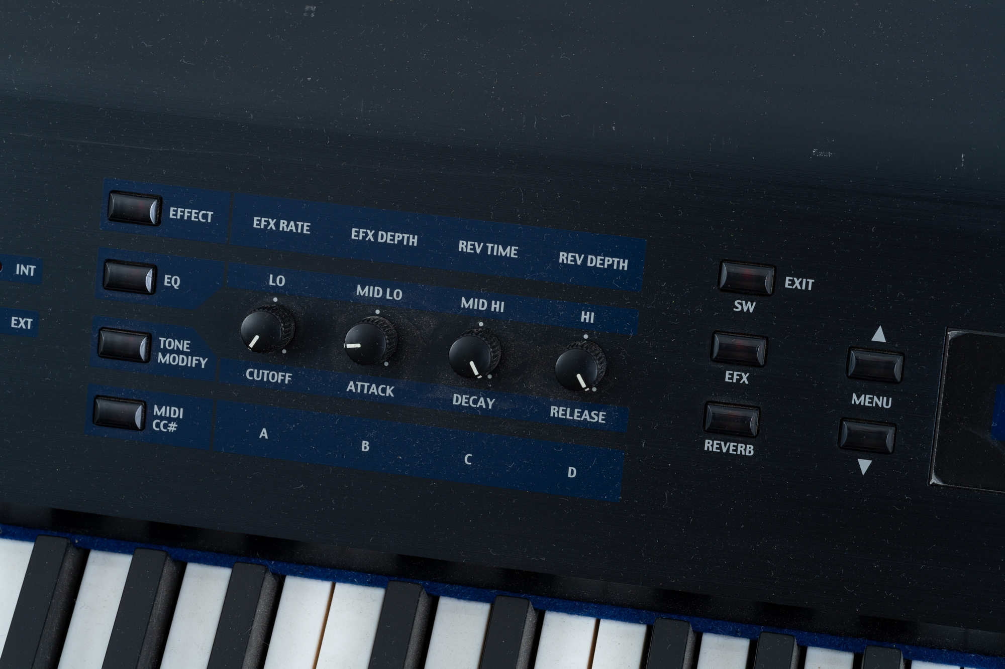 Muse-Matt-Bellamy-Kawai-MP8II-Keyboard-012