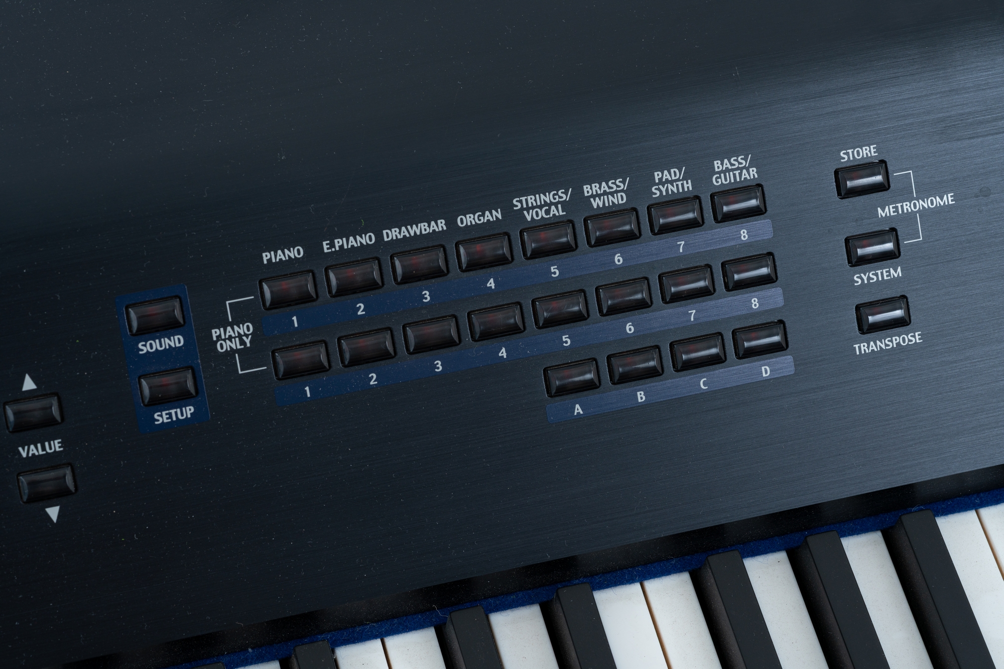 Muse-Matt-Bellamy-Kawai-MP8II-Keyboard-013